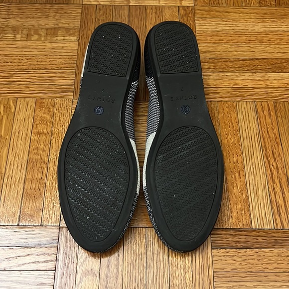 ROTHY’S The Flat Cap Round Toe Black & Cream Slip Ons | US 7 - Picture 5 of 9